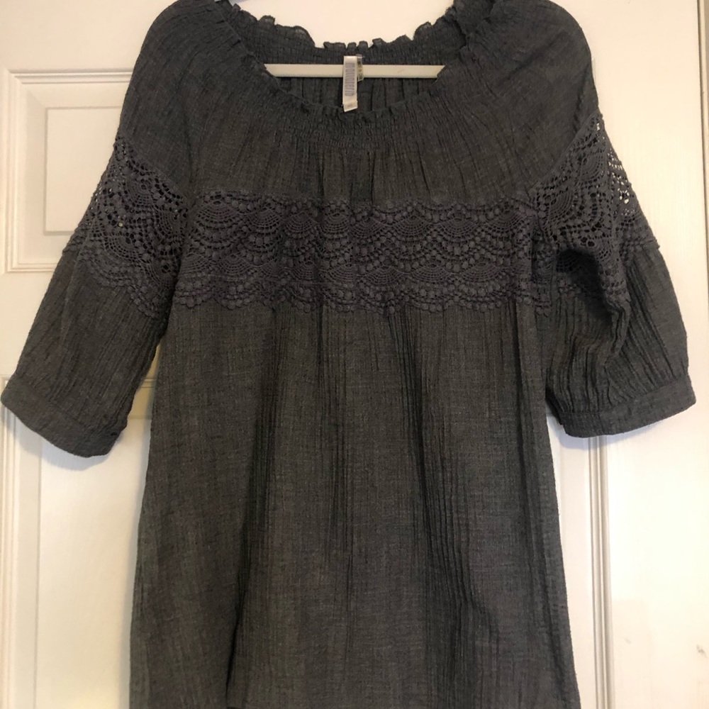 Women’s top size medium